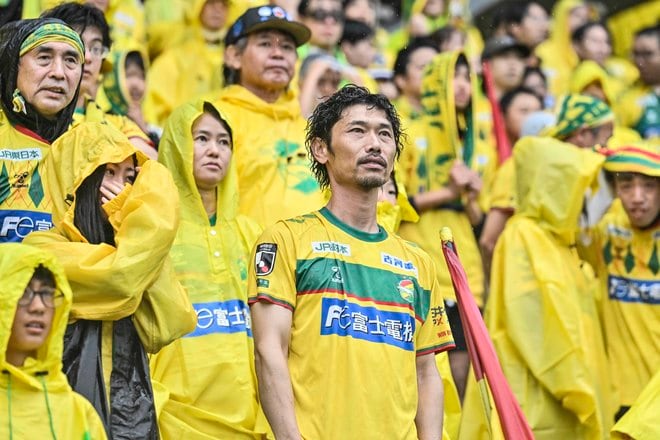 【千葉サポーターアルバム】雨の中で首位堅持のチームを後押しした「ジェフユナイテッド千葉のサポーター写真99枚」！ ゴール裏の熱狂ショット「ジェフユナイテッド千葉ーベガルタ仙台」の画像063