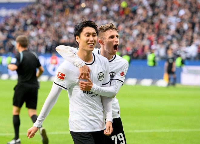 フランクフルトのサッカー日本代表・鎌田大地が2度目のドイツ誌｢ベストイレブン」に選出!! PKでの2得点でレバークーゼン戦の勝利に貢献の画像
