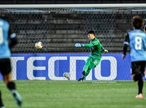 「感激ですね」「めっちゃ良いもん見られた」3191日ぶり出場のJ1川崎GKの「勝利の儀式、先導姿」にファン感涙！「バラバラ前の小芝居が最高すぎ」などツッコみも相次ぐの画像