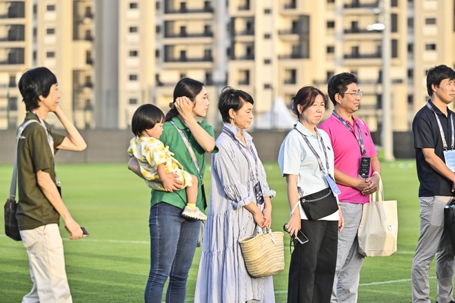 【川崎フロンターレアルバム】サウジアラビア到着翌日4月23日のジェッダ市内での「コーチングスタッフ＆クラブスタッフ写真」と「選手と子どもたちの交流写真」合計98枚！の画像089