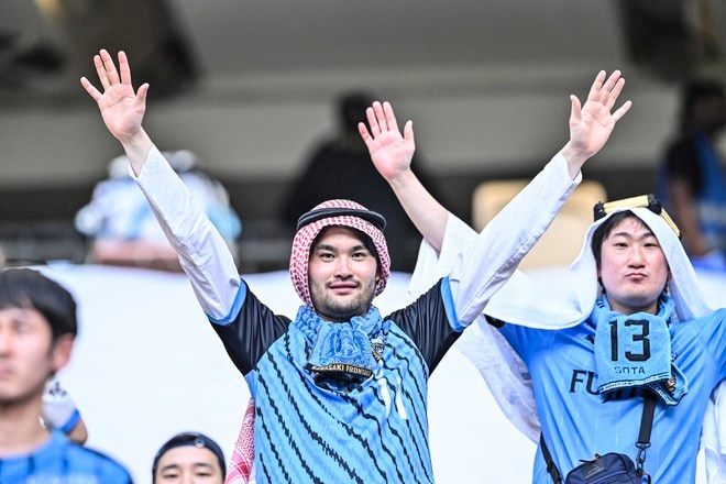 【サポーターアルバム】アジア青覇を果たすべく700人の川崎サポーターがACLE決勝に駆け付けた！ 現地で声援を送ったサポーター写真72枚「アル・アハリー川崎フロンターレ(2)」の画像058