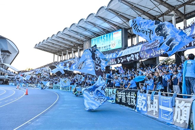 【サポーターアルバム】平日ナイターの試合前から駆け付けた川崎フロンターレのサポーター写真84枚！ 夕日に照らされながらの等々力ショット「川崎フロンターレー横浜FC」の画像080