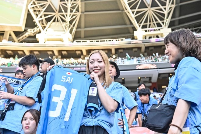 【サポーターアルバム】アジア青覇を果たすべく700人の川崎サポーターがACLE決勝に駆け付けた！ 現地で声援を送ったサポーター写真72枚「アル・アハリー川崎フロンターレ(2)」の画像065