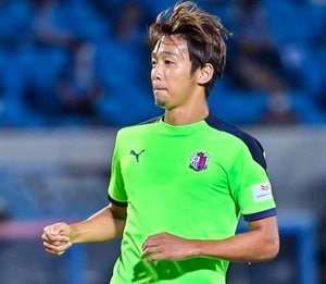 驚異の逆転弾！　C大阪・清武弘嗣「超高精度の放物キャノンシュート」の画像