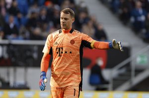 「GKが味方5人よりも前に出てプレー」バイエルン・ミュンヘンGKノイアーが右サイドバックの位置から大サイドチェンジ!「FIFAをプレーしているみたい」と話題に【動画】の画像