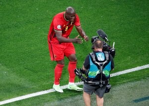 【EURO2020】ゴール後、昏倒エリクセンにメッセージ…剛、柔、そして賢「ロメル・ルカクという男」の画像