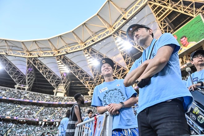 【サポーターアルバム】サウジアラビア・ジェッダ開催のACLE決勝に川崎サポーター700人が集結！ 現地で声援を送ったサポーター写真78枚「アル・アハリー川崎フロンターレ(1)」の画像024