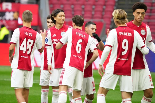 オランダ伝統の一戦『デ・クラシケル』に３人の日本人選手！｢板倉滉vs上田綺世&渡辺剛」が激しくぶつかり合った白熱の現地スタジアムに潜入【アヤックスvsフェイエノールト】PHOTOギャラリーの画像001