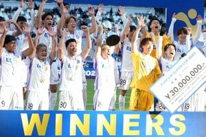 ｢2冠王者｣神戸に完勝、｢ベストメンバー｣広島スキッベ監督と｢主力温存｣吉田監督の考え方の違いが｢差｣に【Jリーグ開幕直前、2つのカップ戦から見えた｢2025新シーズン｣の行方】(2)の画像