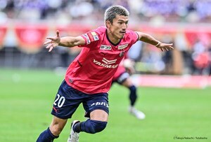 「めちゃくちゃいい写真」広島移籍のFW加藤の香川・清武らとの「お別れ私服ショット」が「泣ける」と大反響！「この3人に送り出されるなんて幸せ」の声の画像