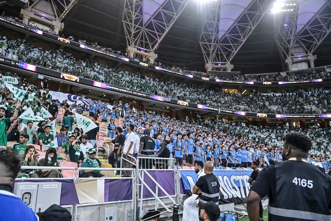 【サポーターアルバム】サウジアラビア・ジェッダ開催のACLE決勝に川崎サポーター700人が集結！ 現地で声援を送ったサポーター写真78枚「アル・アハリー川崎フロンターレ(1)」の画像001