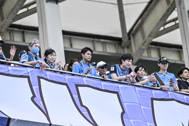 【サポーターアルバム】完封勝利後に笑顔＆万歳見せた「川崎フロンターレの試合後のサポーター写真83枚」！ ホーム連勝を熱狂的サポート「川崎フロンターレーセレッソ大阪」の画像020