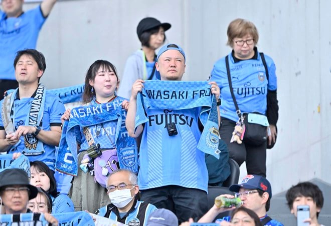 【サポーターアルバム(3)】G大阪戦での観客席＆入場時の川崎フロンターレのサポーター写真77枚！選手と手をつないだ子どもたちなど現地写真「川崎フロンターレーガンバ大阪(3)」の画像057