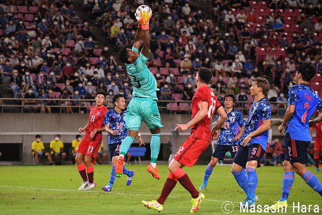 【E1分析】サッカー日本代表・森保一監督「ミスが起こるのは当たり前」と語る試合を乗り切った「A代表デビュー」浦和レッズの19歳・鈴木彩艶「【日本代表vs香港代表】(1)の画像