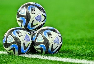 「すごい偶然w」「普通じゃありえない！」元日本代表MFとサッカーの神様の、日本の新幹線で偶然出会った「奇跡の2ショット」公開される！「そんな偶然あります〜⁉️」と驚きの声の画像