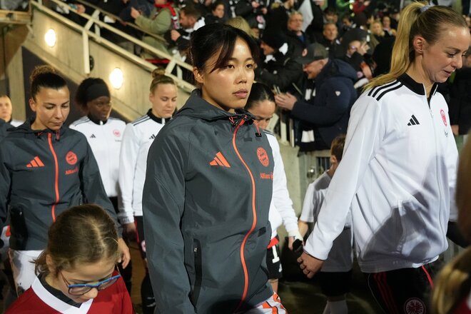 なでしこ至宝からスマイルクイーンへ！谷川萌々子“雨天の激闘”！｢奪い取る｣｢競り勝つ｣｢突破する｣無双プレーで完勝！試合後の｢弾ける｣笑顔が超キュート！【フランクフルトvsバイエルン】PHOTOギャラリーの画像001