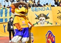 ｢今年1の衝撃映像｣新感覚｢ベガッ太カメラ｣がアツい!? J2仙台の“秘蔵映像”広報カメラに｢神アングル｣搭載！｢にしてもベガッ太さんのくちばしいい味出してますね｣