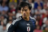 ｢KINGカオル｣復活!? 長期離脱中の三笘薫“全快”トレーニング風景をブライトンが公開！華麗な胸トラ右足弾に｢今日はベンチ入り？試合出る？もうワクワク止まらない｣