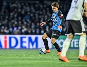 「うますぎw」「凄くて笑っちゃった」川崎フロンターレMF橘田健人の得点直前に大島僚太が見せた「らしさ全開のサイド展開」に称賛続々！「あの収め方してパスまで出せるんかー」と驚きの声の画像
