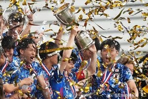 日本代表「まさか優勝しちゃって」ファン驚きの４大会ぶり、９年ぶり優勝【日本代表vs韓国代表】原悦生PHOTOギャラリー「サッカー遠近」の画像
