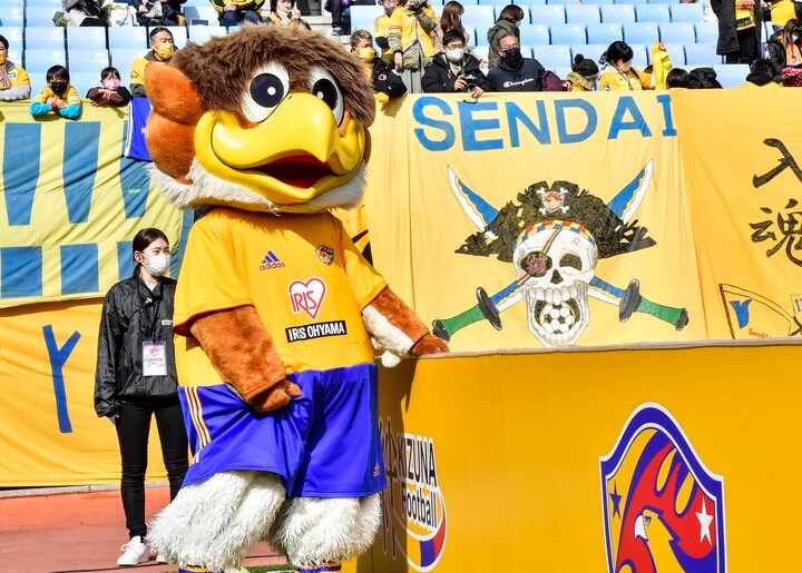 ｢今年1の衝撃映像｣新感覚｢ベガッ太カメラ｣がアツい!? J2仙台の“秘蔵映像”広報カメラに｢神アングル｣搭載！｢にしてもベガッ太さんのくちばしいい味出してますね｣ 