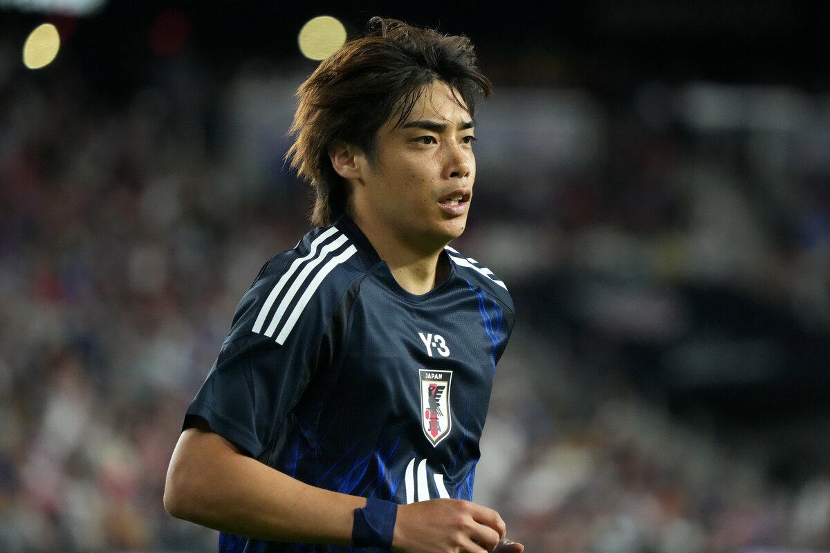 ゲンクの間違い探し企画！日本代表MF伊東純也がカメラ目線で｢写真が良