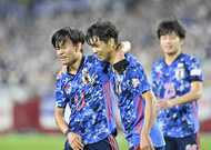 サッカー日本代表、三笘薫の序列はもはや南野拓実より上!?激化する3トップ「レギュラー争い」!!SNS上では「左WGは南野より三笘」の声多数…エースは中央でプレーすべきか?【図表】の画像