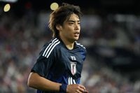 ゲンクの間違い探し企画！日本代表MF伊東純也がカメラ目線で｢写真が良すぎ｣“斜めスマイル”を披露！｢良い笑顔｣｢久々元気な顔を見れて嬉しい｣