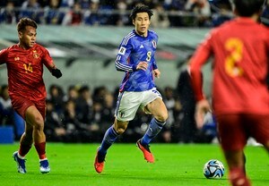 【所属チームで苦しむ鎌田大地の、代表活動の光と影(1)】森保監督の「親心」に応えたが……。ミャンマー戦でまさかの負傷交代で、いつもと違った取材対応の画像