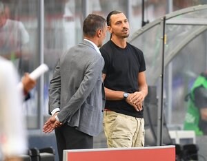 「最高の旅行ユーチューバー」! ACミランのFWズラタン・イブラヒモビッチが撮影した「絶景動画」に1万4千いいね！ 肉体美と透き通るグリーンの海がまさかの“共演”の画像