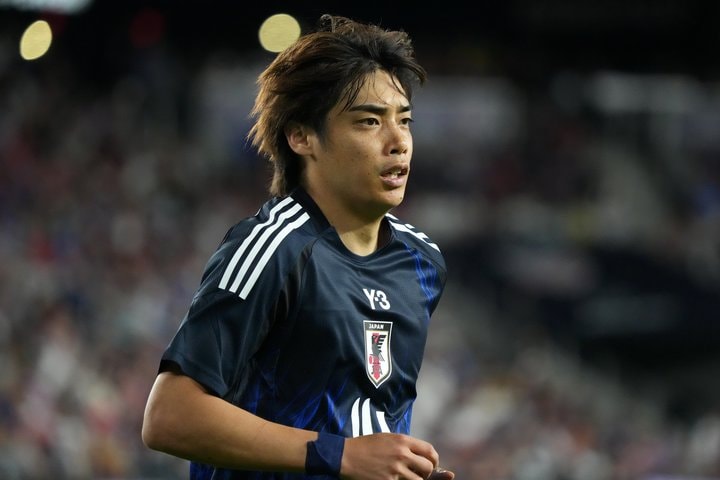 ゲンクの間違い探し企画！日本代表MF伊東純也がカメラ目線で｢写真が良すぎ｣“斜めスマイル”を披露！｢良い笑顔｣｢久々元気な顔を見れて嬉しい｣