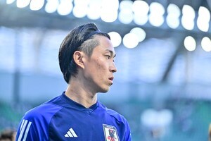 「でもなぜそこにいるの？笑」オランダAZ毎熊晟矢の“まるでストライカー”のような移籍後初ゴールに祝福と戸惑い多数！「サイドバックがなんでそこいるねん」の声の画像