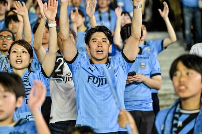 【サポーターアルバム】浦和相手に連勝止まるも、悔しさを声援に変えた「川崎フロンターレのサポーターの試合後の写真41枚！「川崎フロンターレー浦和レッズ」の画像024