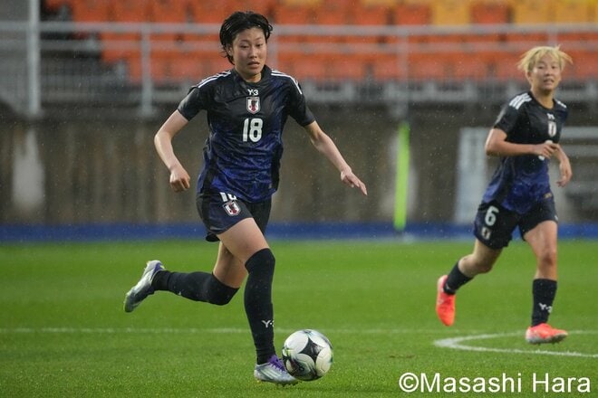 ドリブルで前を目指した｢ベレーザ19歳｣、ゴールを死守した｢秋田美人DF｣、檄を飛ばした｢美しすぎる10番｣、雨天の激闘後…キャプテンは天を仰いだ【日本代表vs中国代表】PHOTOギャラリーの画像002