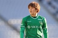 「本日のマコショット」元サッカー日本代表・長谷部誠の練習風景をフランクフルトが公開!「38歳とは思えない」素早いダッシュからの強烈なシュート!【動画】の画像