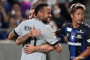 「日本の女の子の皆さんに」パリ・サンジェルマン、サッカーブラジル代表ネイマール“年棒114億円”トリオからの日本語「特別メッセージ」の画像