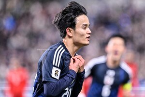 「お茶目で最高だろ！」「ヤンチャな感じで良かった」日本代表・久保建英、ゴラッソ直後の「イエローカードをもらったゴールパフォーマンス」が話題に！「いつものことです笑」「もはやお家芸」の声の画像