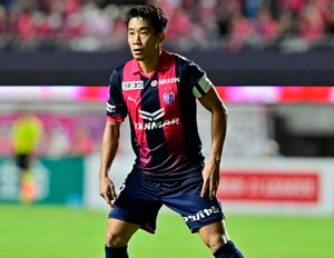 ビックリマンチョコ仕様！ 元日本代表・香川真司の誕生日を祝した「特別ビジュアル」公開される！ キラキラ背景に咆哮する姿をデザインの画像