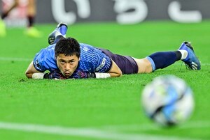 「起き上がり方がお父さんそっくり」サッカー日本代表GK前川黛也のプレー集に賛辞が続々！「代表復帰は当然」「クロス処理上達しすぎ!!!」などの声が広がるの画像