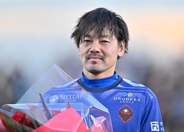 噂の日本代表レジェンド松井大輔の｢まるで曲芸｣神技リフティング弾に