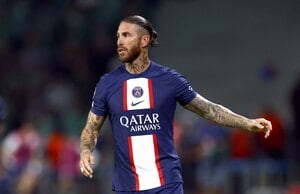 パリ・サンジェルマンの元サッカースペイン代表DFセルヒオ・ラモスが｢髪型激変イメチェン｣!! ブラジル代表FWネイマールも反応…トレードマーク｢お団子断髪式｣が世界的な話題に 【動画】の画像