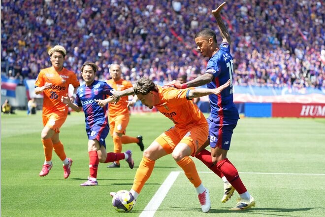 FC東京2シャドー左の｢15歳逸材｣が躍動も…元サッカー日本代表｢36歳エース｣の全ゴールに絡む活躍で清水エスパルスが5位浮上｢イメージはできていた｣【FC東京VS清水エスパルス】PHOTOギャラリー激闘22連写の画像002