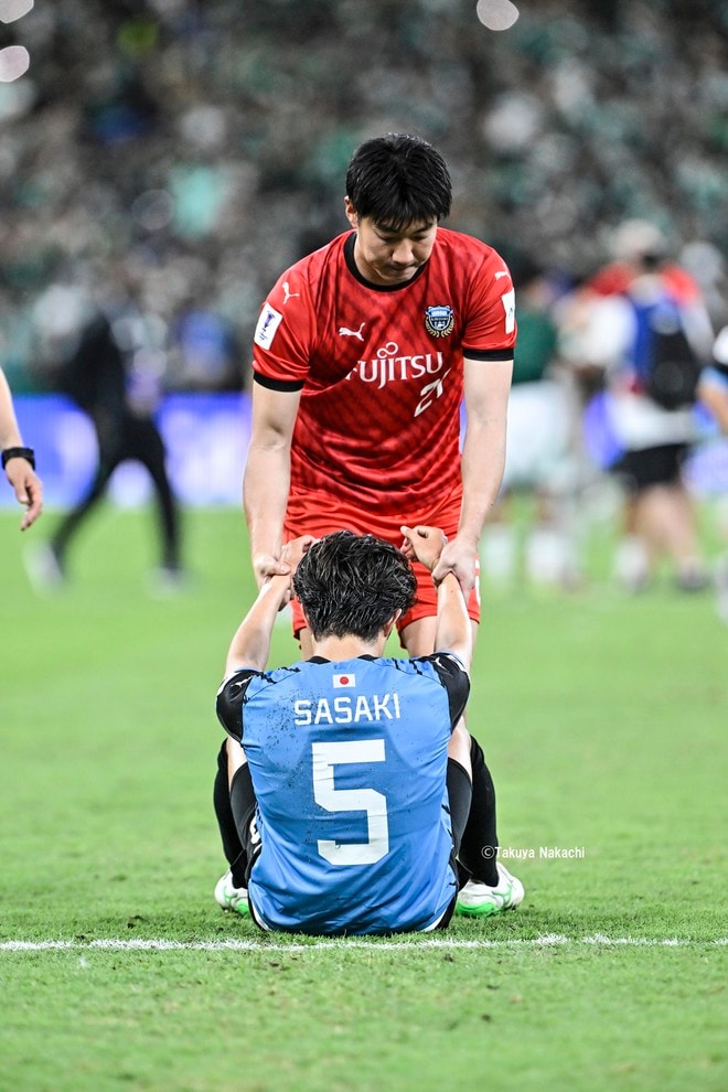 【川崎フロンターレアルバム】ACLE決勝で両SBとして奮闘した佐々木旭の写真40枚！ 試合後に見せた放心状態が表す、すべてを注ぎ込んだ姿「アル・アハリー川崎フロンターレ」の画像008