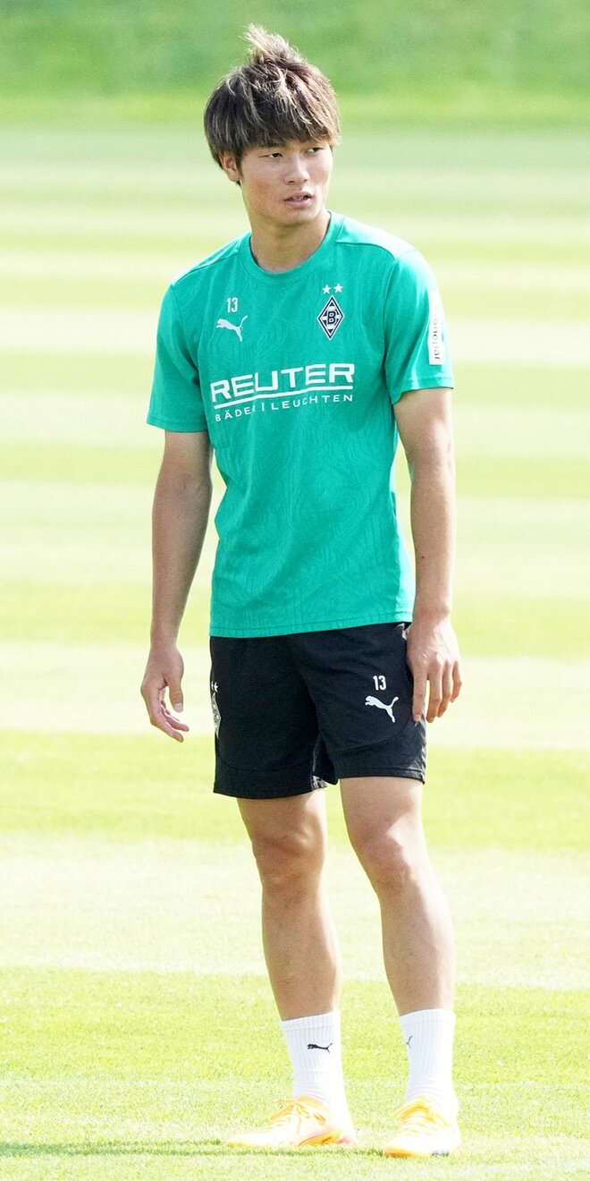 福田師王のドイツ奮闘記｢Tor！ゴール｣連載(5)後編　｢絶叫マシンは平気です｣カールスルーエ移籍の福田師王が語る日本でのオフと温泉ハプニング｢いま思い出しても、なんだったんだろ～と不思議ですね｣の画像