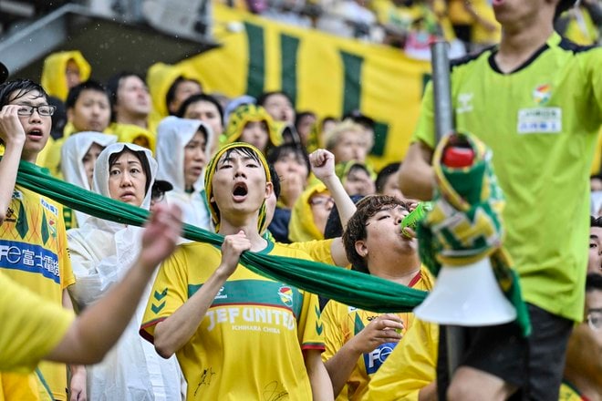 【千葉サポーターアルバム】雨の中で首位堅持のチームを後押しした「ジェフユナイテッド千葉のサポーター写真99枚」！ ゴール裏の熱狂ショット「ジェフユナイテッド千葉ーベガルタ仙台」の画像031