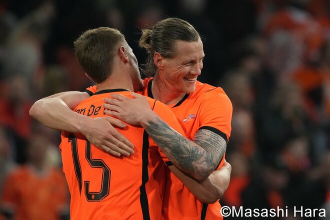 現地撮影！W杯初戦で激突する“オレンジ軍団”強敵オランダ代表の本当の能力は!? ノルウェー代表に2-1勝利もスタンドで繰り返されたウェーブが意味するものとは？【オランダ代表vsノルウェー代表】激闘PHOTOギャラリーの画像008