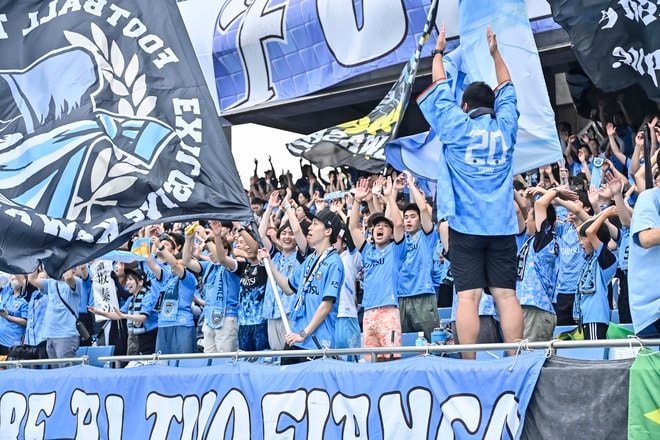 【サポーターアルバム】完封勝利後に笑顔＆万歳見せた「川崎フロンターレの試合後のサポーター写真83枚」！ ホーム連勝を熱狂的サポート「川崎フロンターレーセレッソ大阪」の画像053