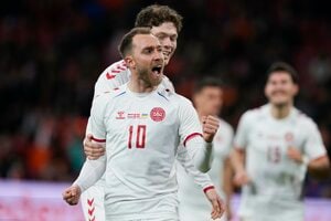 衝撃の「試合中の心停止」からの復活ゴール!!クリスティアン・エリクセンが「デンマーク代表復帰戦」で圧巻ゴール!!｢不屈の男｣がオランダ代表相手に決めた｢驚異の一発｣とは?【動画】の画像