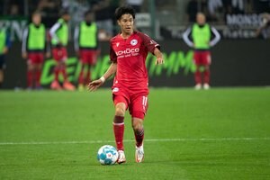 【ブンデス分析】「鎌田大地と奥川雅也」日本人アタッカー直接対決！奥川ビーレフェルトの「分析力」が機能したシーン【フランクフルト対ビーレフェルト「日本人対決」を制したのは誰か】(1)の画像