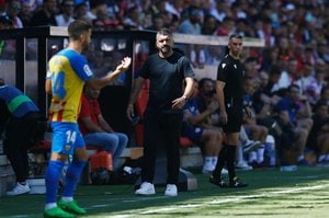 選手と見る人の心を動かす「アメとムチ」！バレンシア・ガットゥーゾ監督の「超ハードモード」人心掌握の様子が「3万超」再生の絶賛の画像